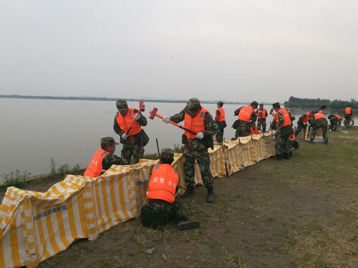 挪动折叠堵水墙