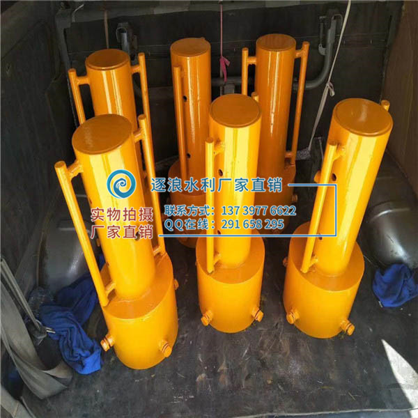 打桩机与桩帽，桩帽与管柱(或桩)立体要垫平，结合螺栓应拧紧，并应常常查抄可否有松动