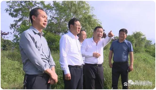 宝鸡眉县县长张小平查抄调剂防汛备汛任务