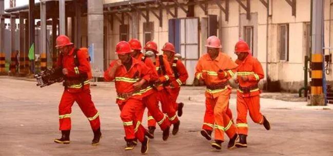 嘉鱼展开危化品出产宁静变乱综合措置应急练习训练